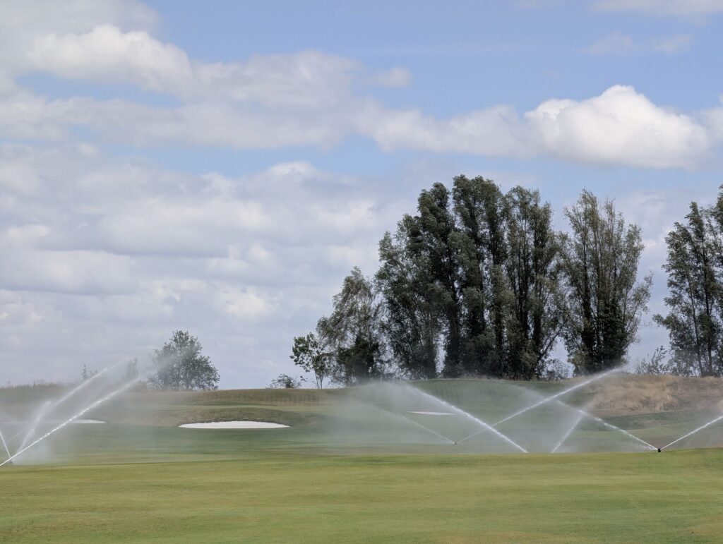 Wir gratulieren allen beteiligten Unternehmen sowie dem Wartungsteam von Le Golf National zu ihrem bemerkenswerten Engagement bei diesem Projekt.